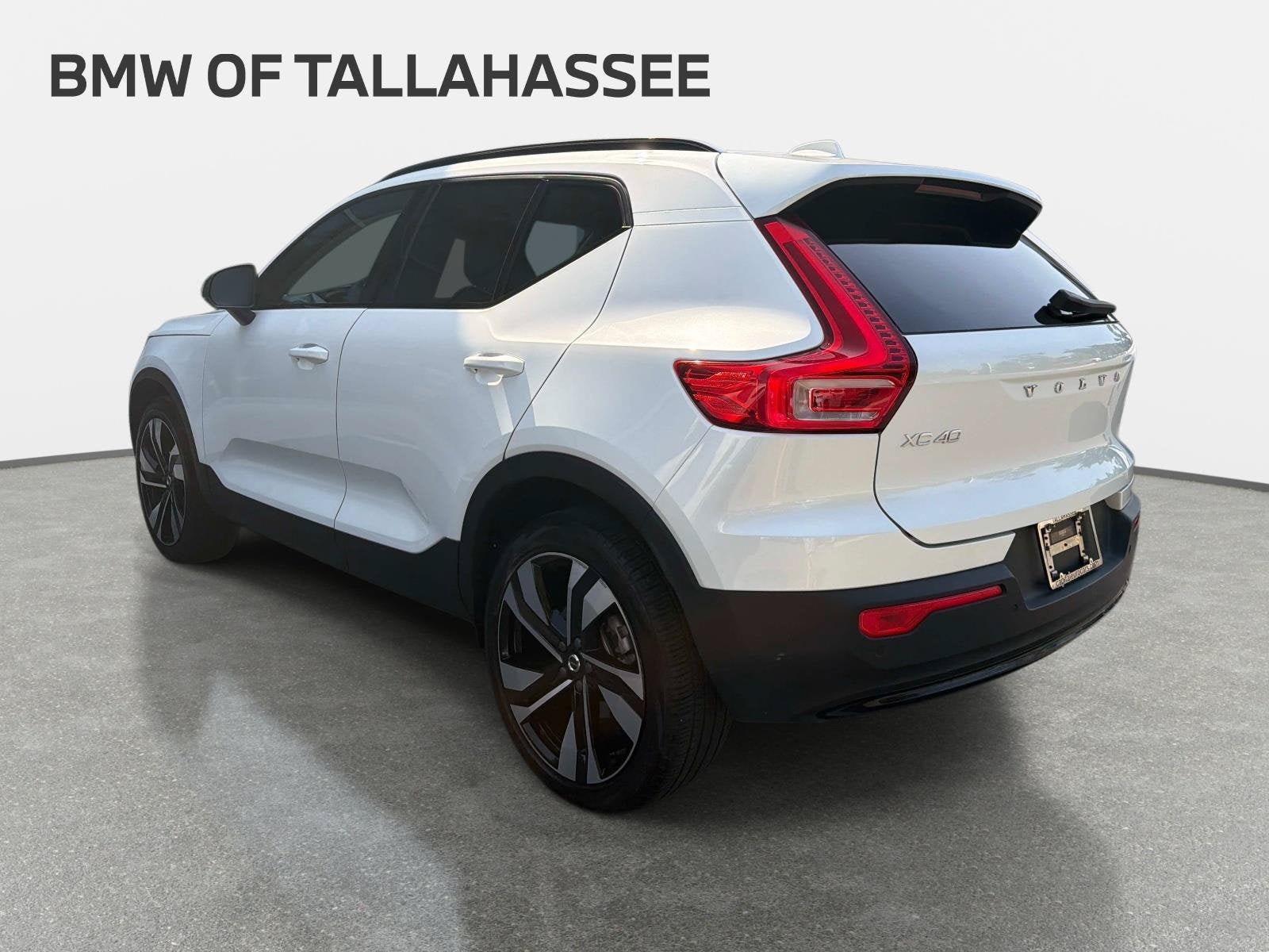 2025 Volvo XC40 B5 Plus Dark Theme
