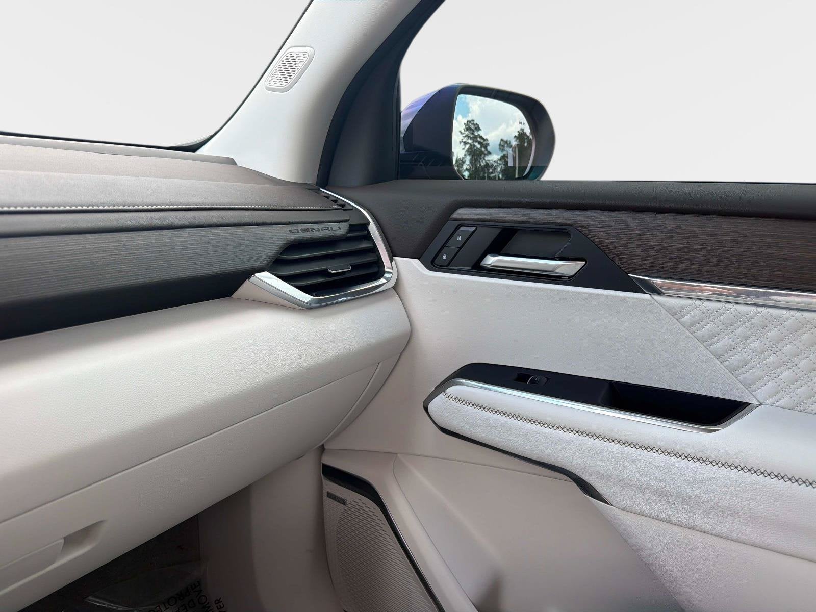 2025 GMC Acadia FWD Denali