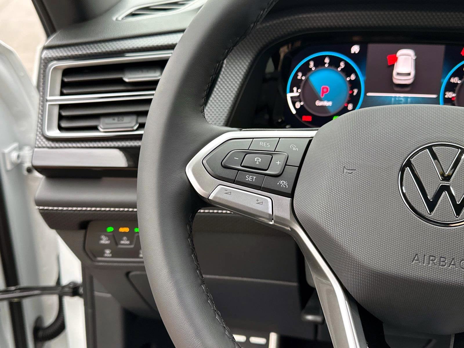 2026 Volkswagen Atlas Cross Sport 2.0T SEL R-Line Black