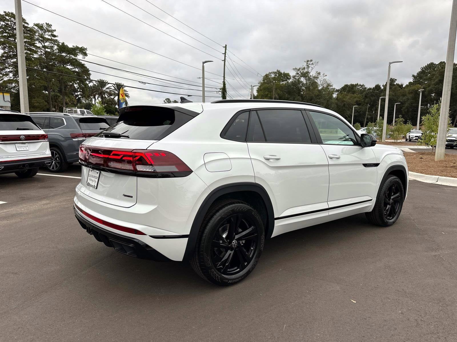 2026 Volkswagen Atlas Cross Sport 2.0T SEL R-Line Black