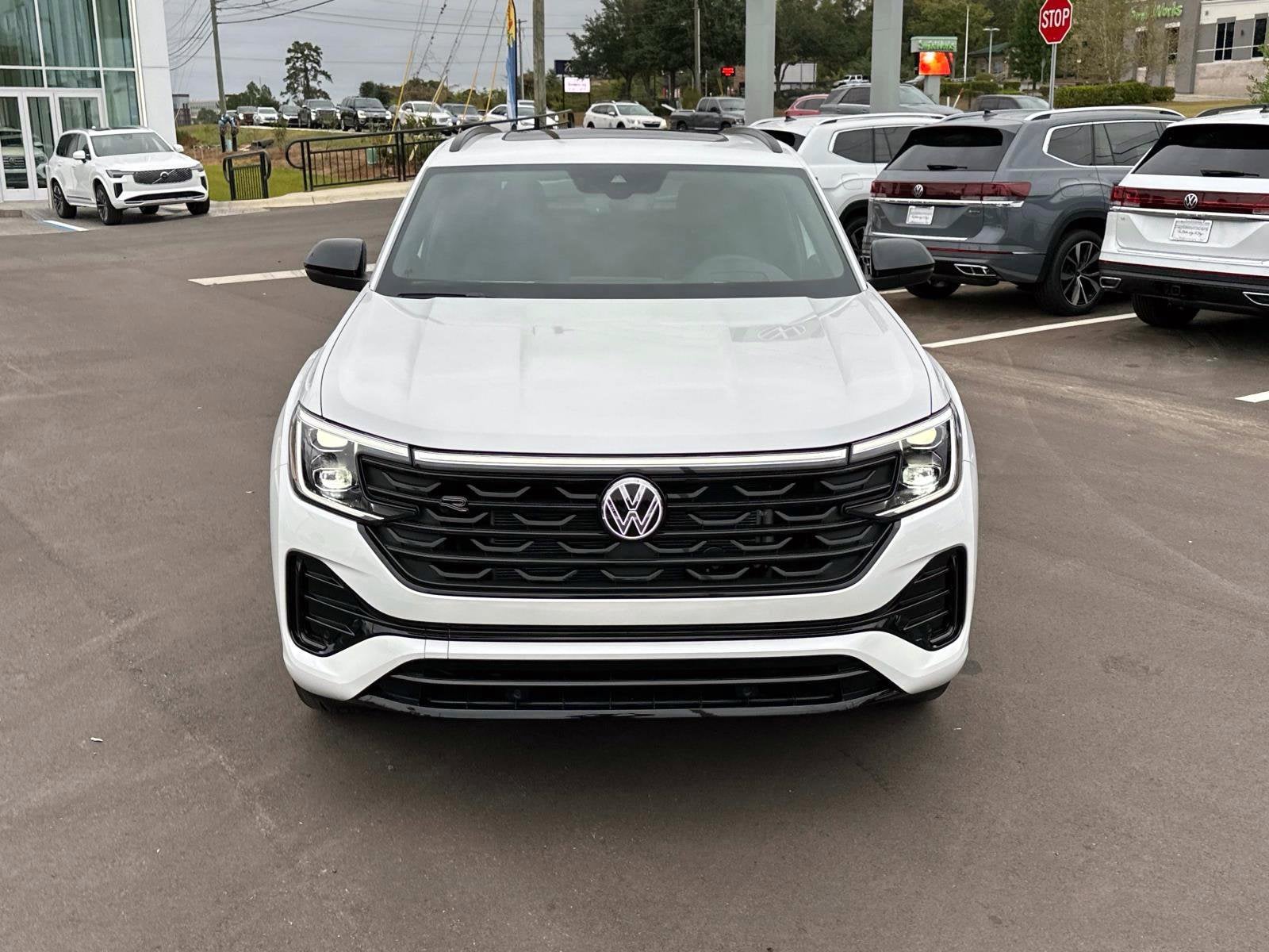 2026 Volkswagen Atlas Cross Sport 2.0T SEL R-Line Black