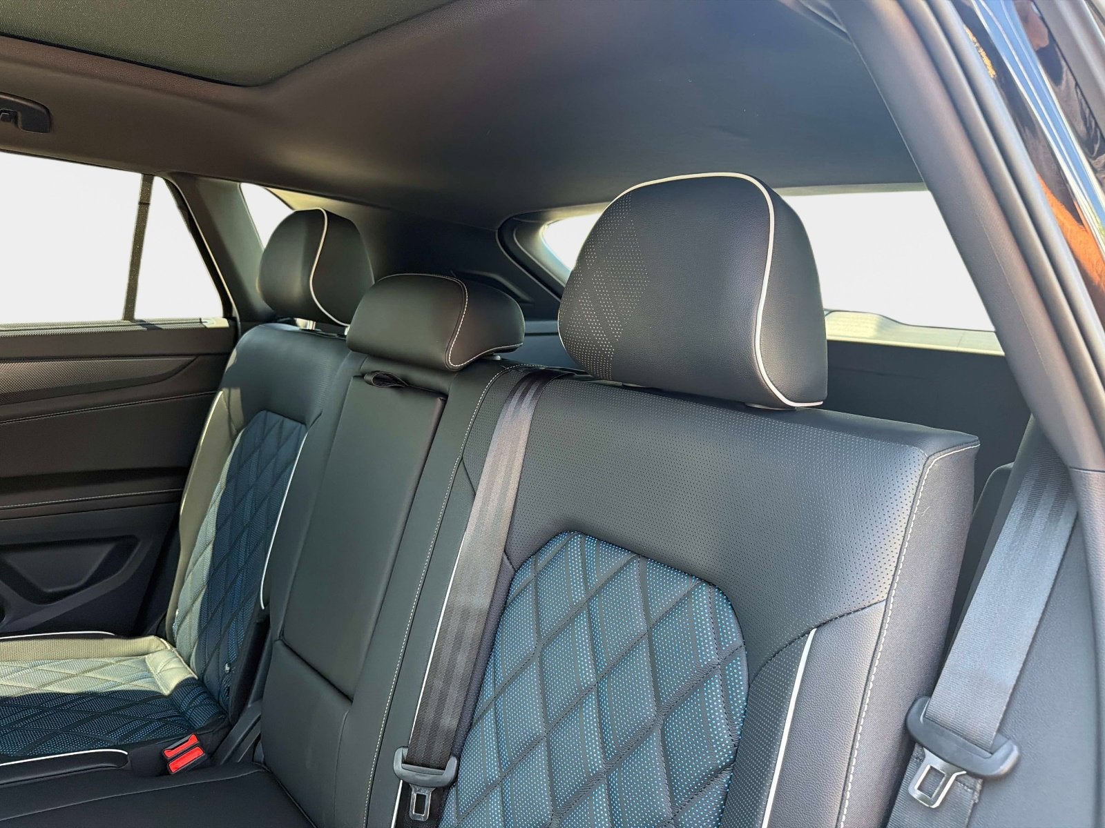 2026 Volkswagen Atlas Cross Sport 2.0T SEL Premium R-Line