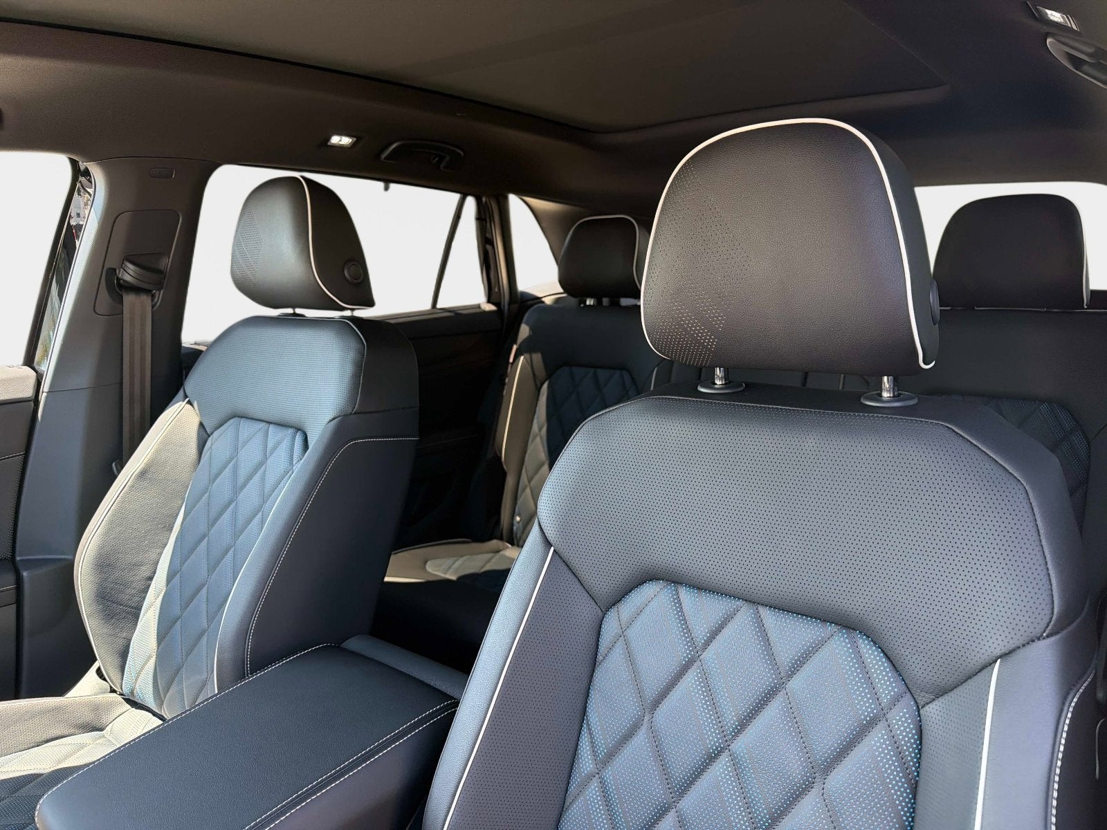 2026 Volkswagen Atlas Cross Sport 2.0T SEL Premium R-Line