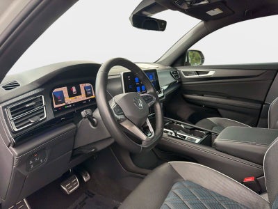 2024 Volkswagen Atlas Cross Sport 2.0T SEL Premium R-Line