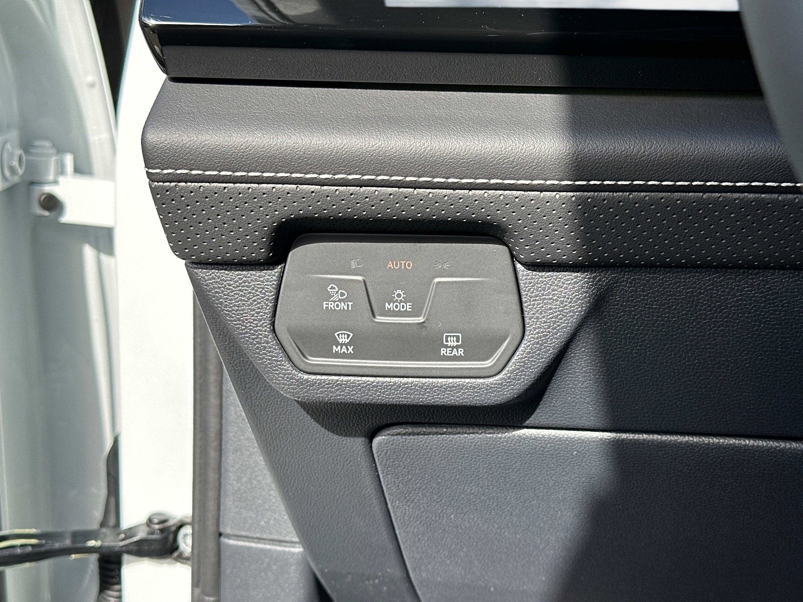 2025 Volkswagen Atlas Cross Sport 2.0T SEL Premium R-Line