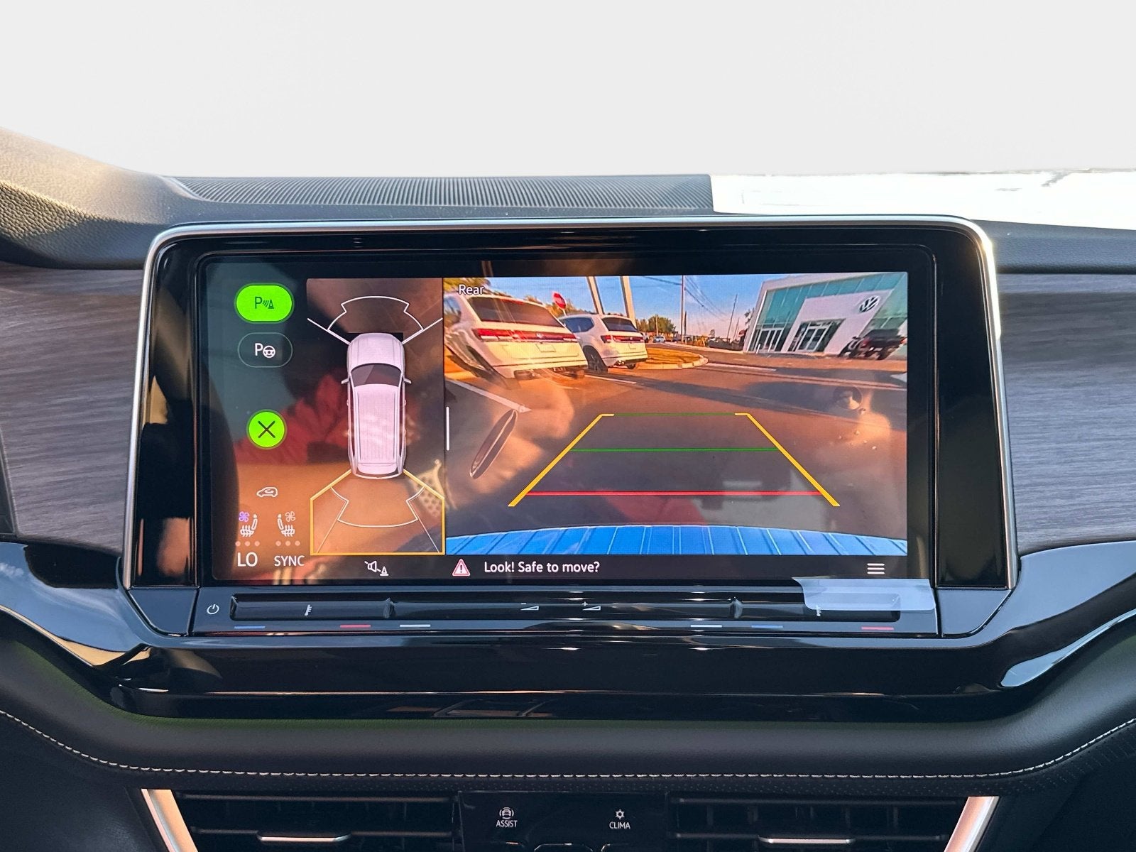 2026 Volkswagen Atlas 2.0T SEL Premium R-Line