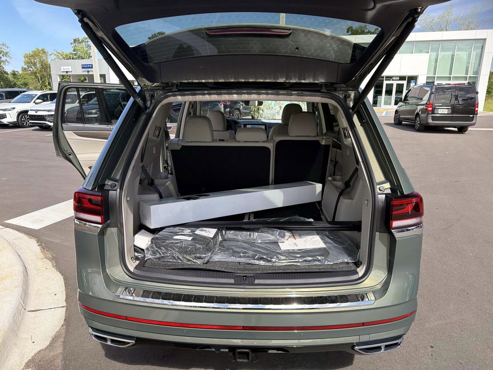 2026 Volkswagen Atlas 2.0T SEL Premium R-Line