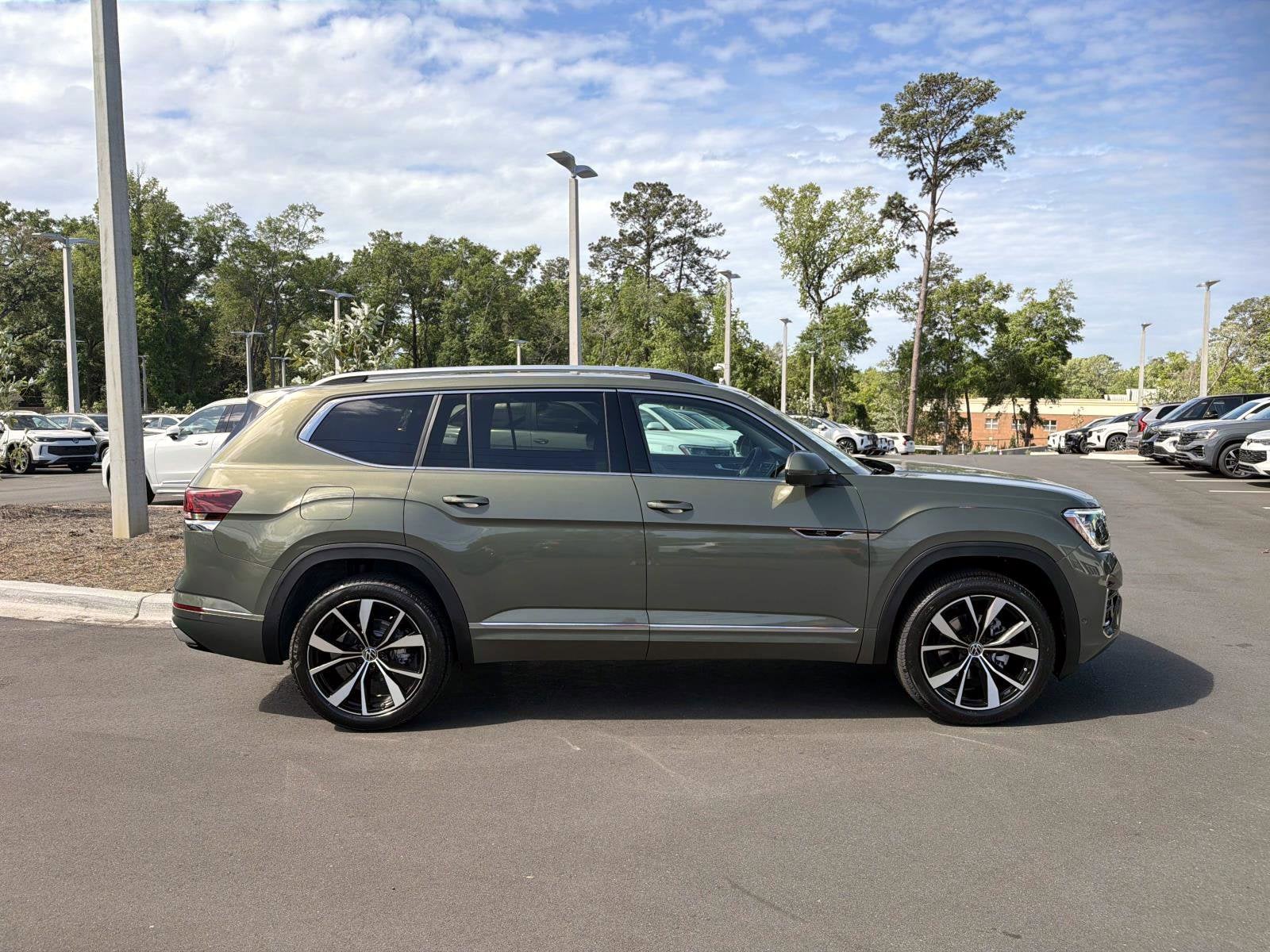 2026 Volkswagen Atlas 2.0T SEL Premium R-Line