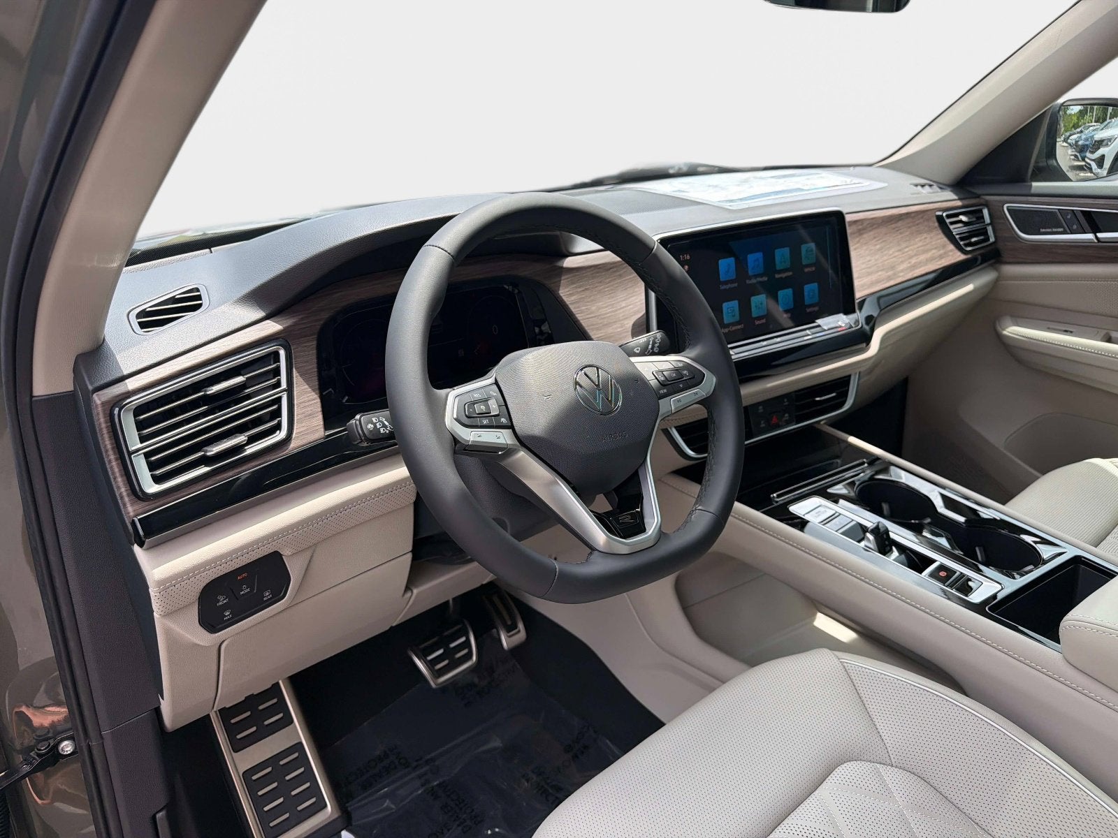 2026 Volkswagen Atlas 2.0T SEL Premium R-Line