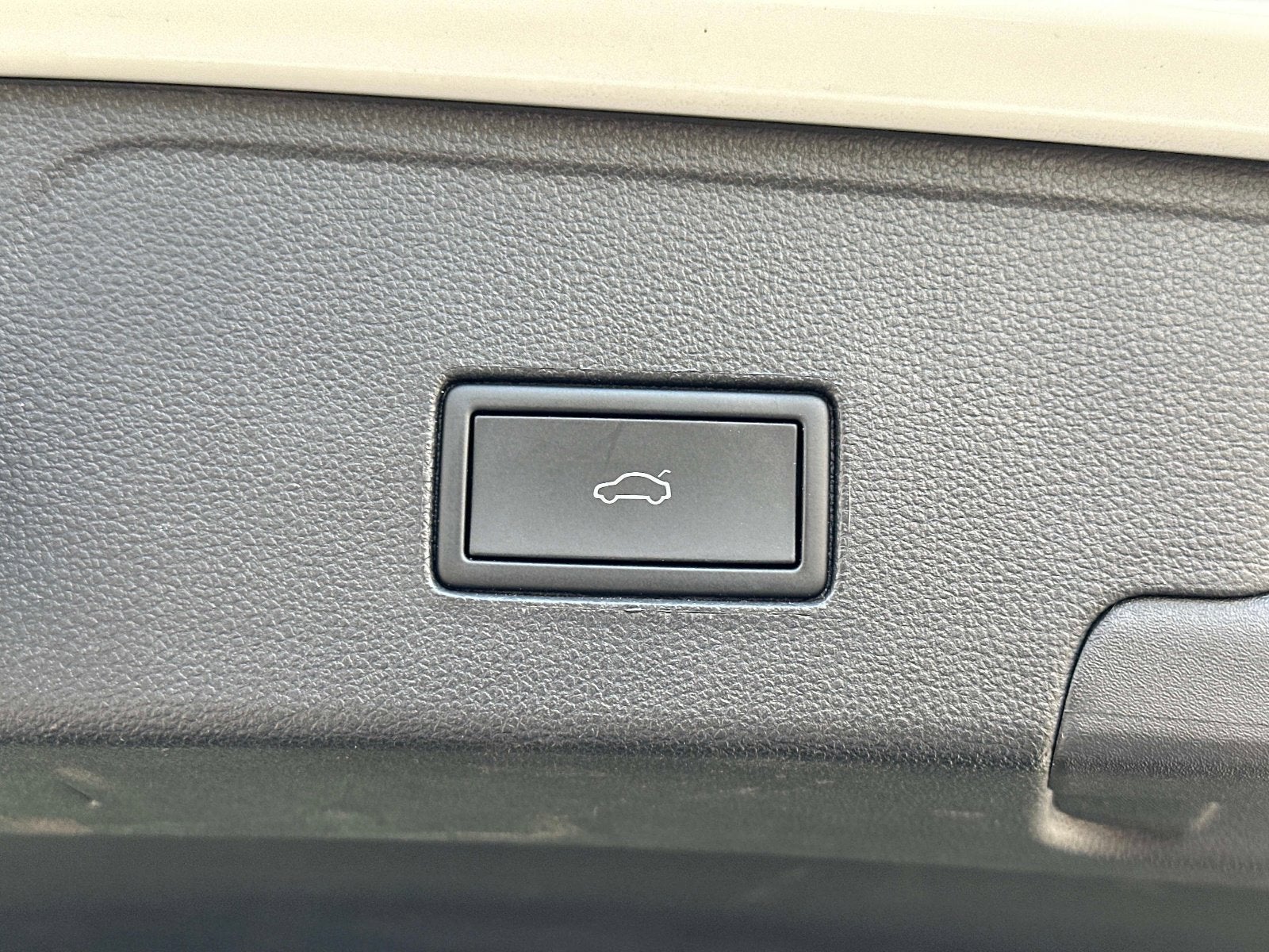 2023 Volkswagen Atlas Cross Sport 2.0T SE w/Technology