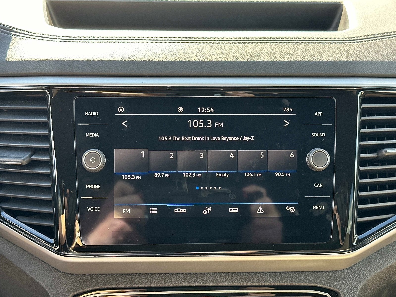 2023 Volkswagen Atlas Cross Sport 2.0T SE w/Technology