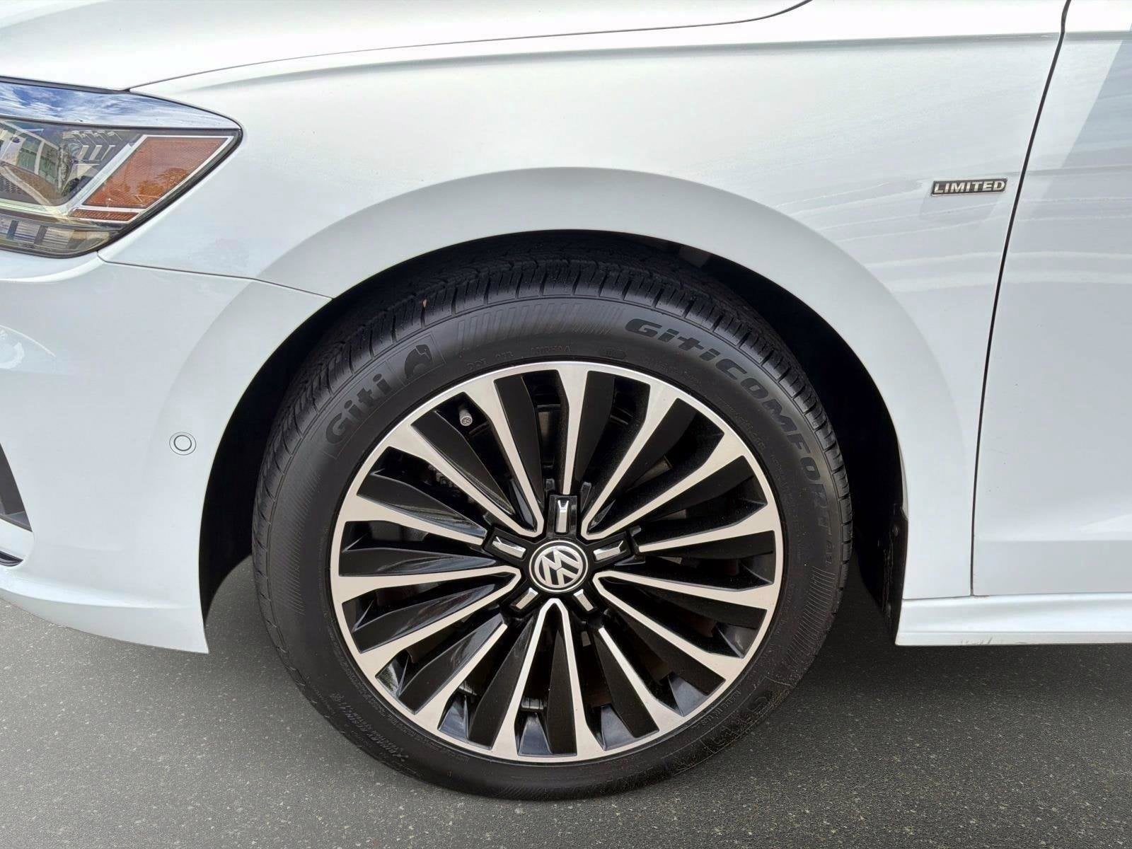 2022 Volkswagen Passat 2.0T Limited Edition