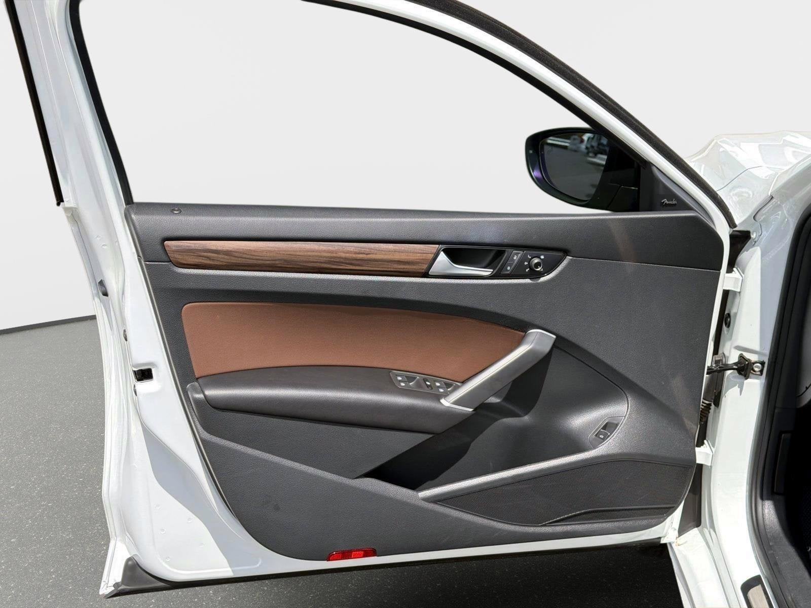 2022 Volkswagen Passat 2.0T Limited Edition