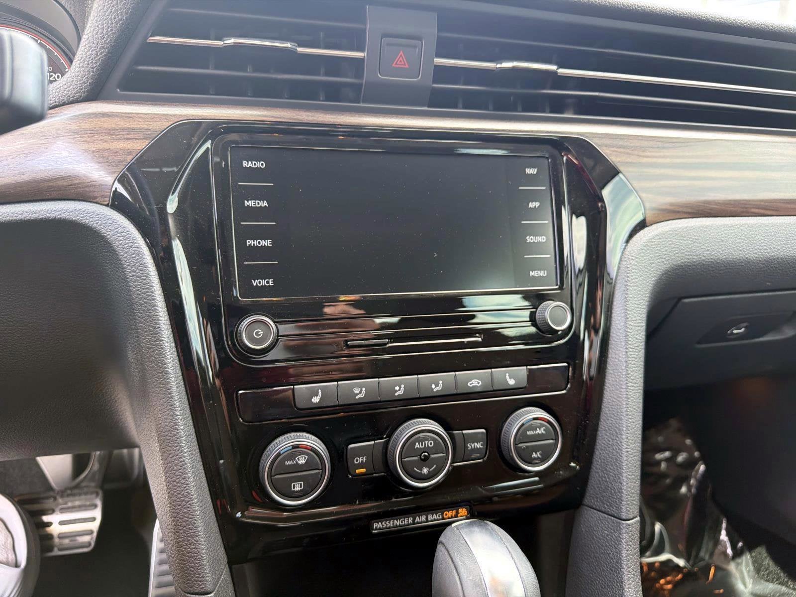 2022 Volkswagen Passat 2.0T Limited Edition
