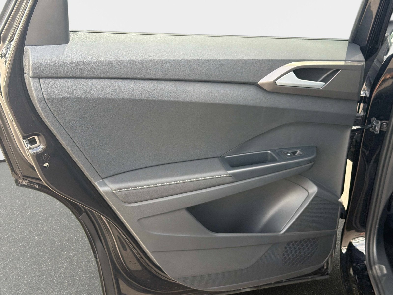 2026 Volkswagen Taos SE Black