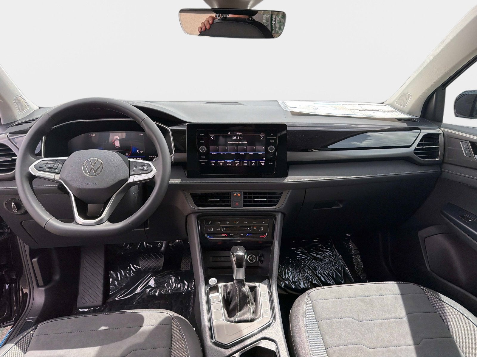 2026 Volkswagen Taos SE Black