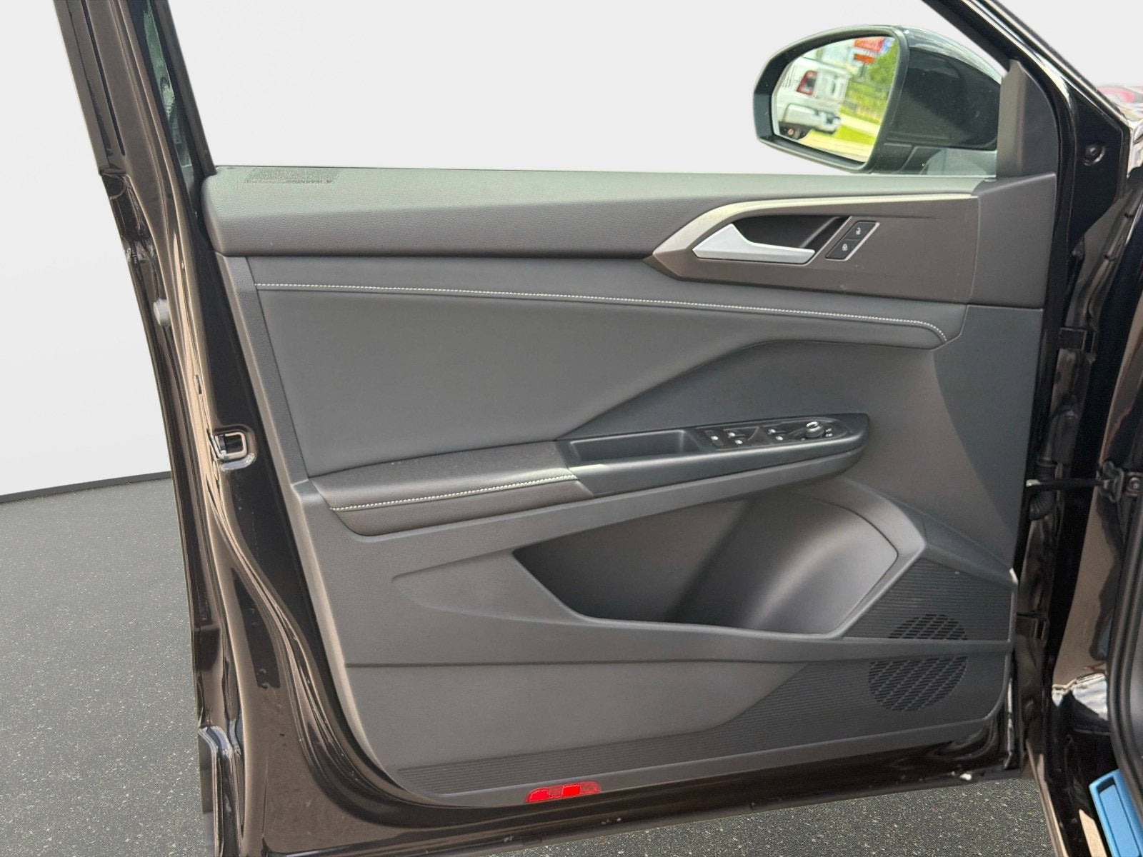 2026 Volkswagen Taos SE Black