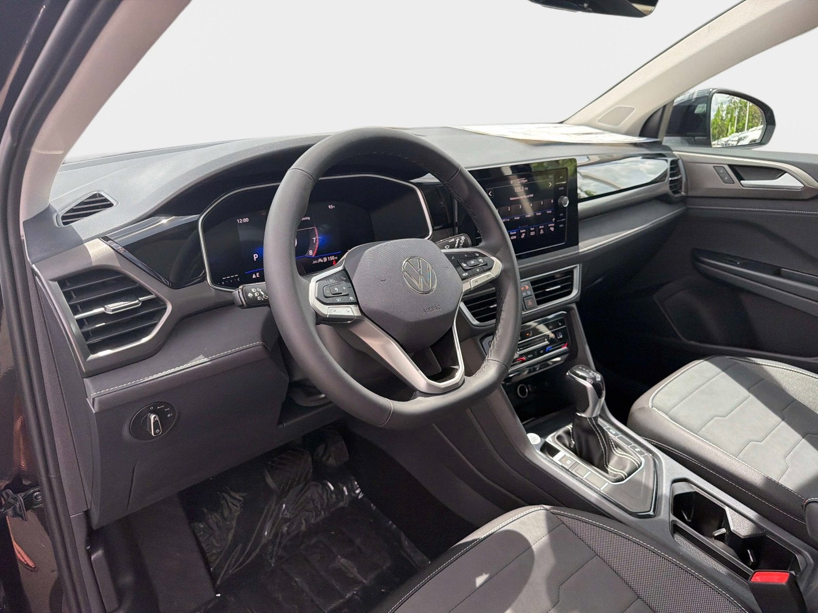 2026 Volkswagen Taos SE Black