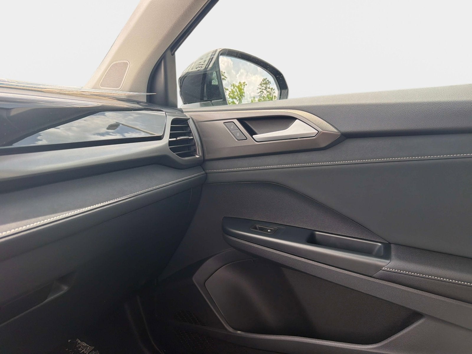 2026 Volkswagen Taos SE Black