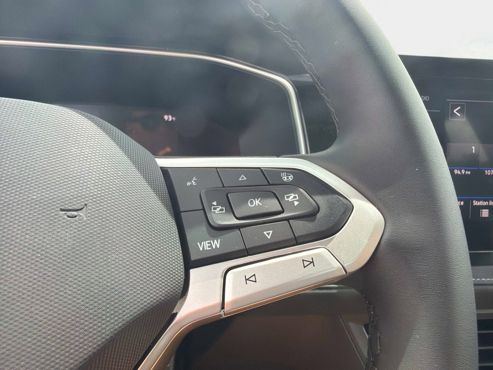 2026 Volkswagen Taos SE Black