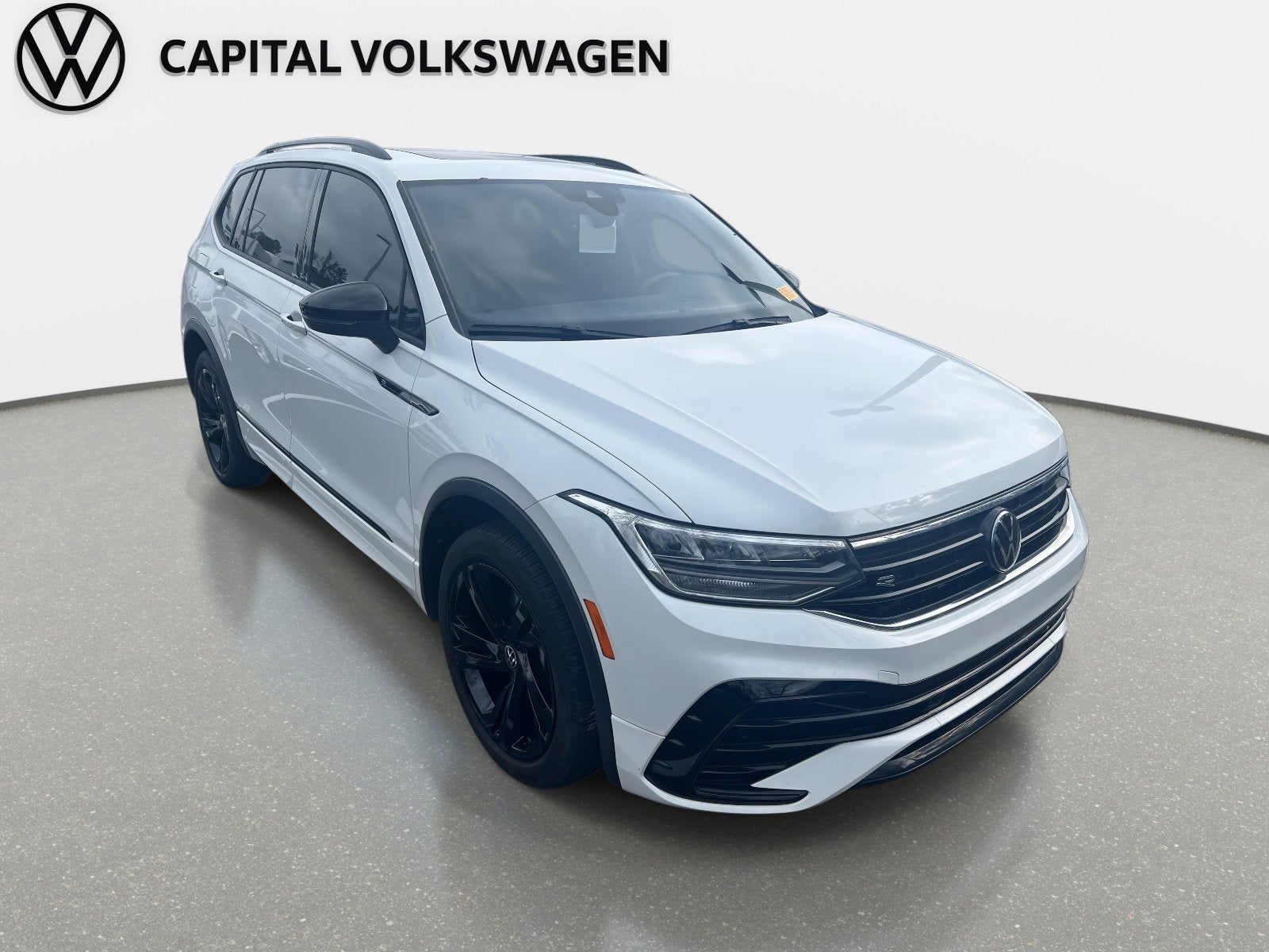 2024 Volkswagen Tiguan SE R-Line Black