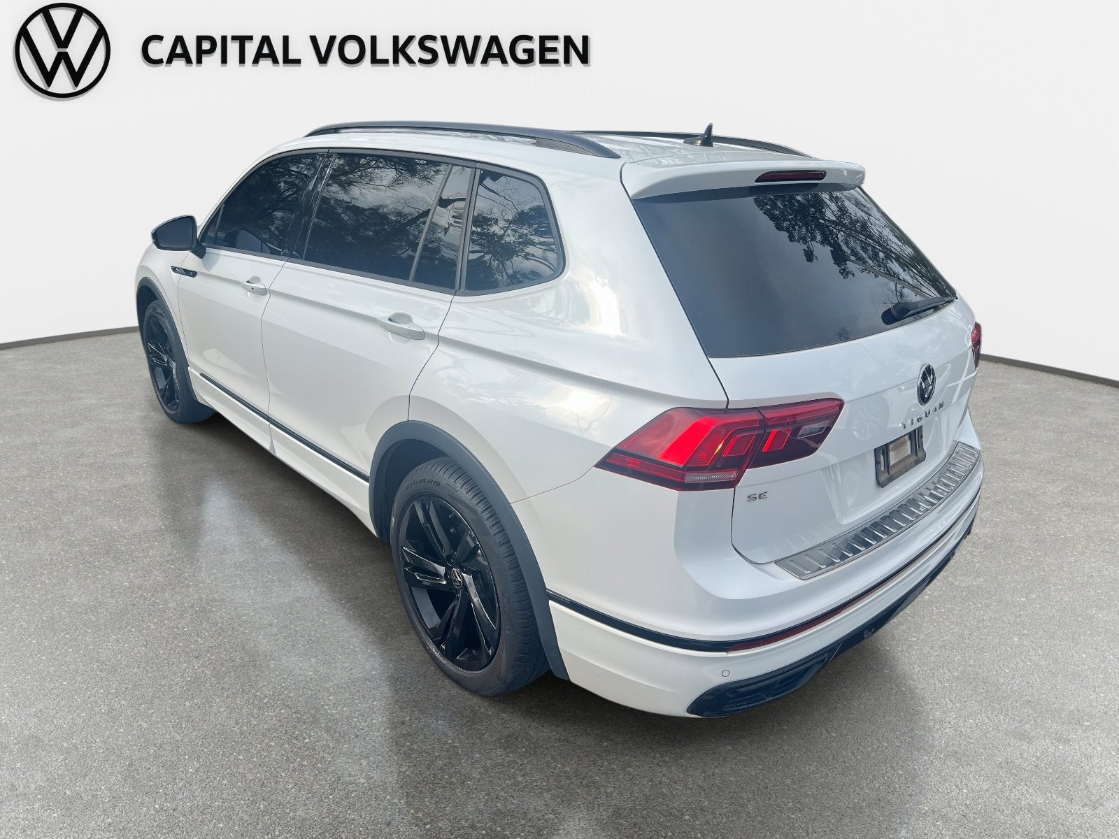 2024 Volkswagen Tiguan SE R-Line Black
