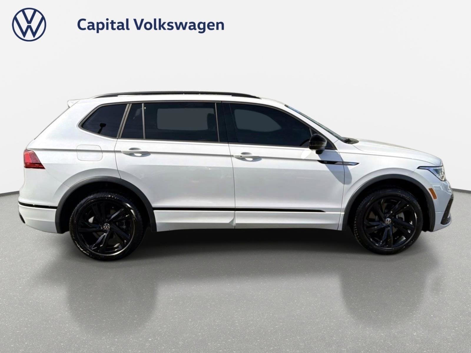 2024 Volkswagen Tiguan SE R-Line Black