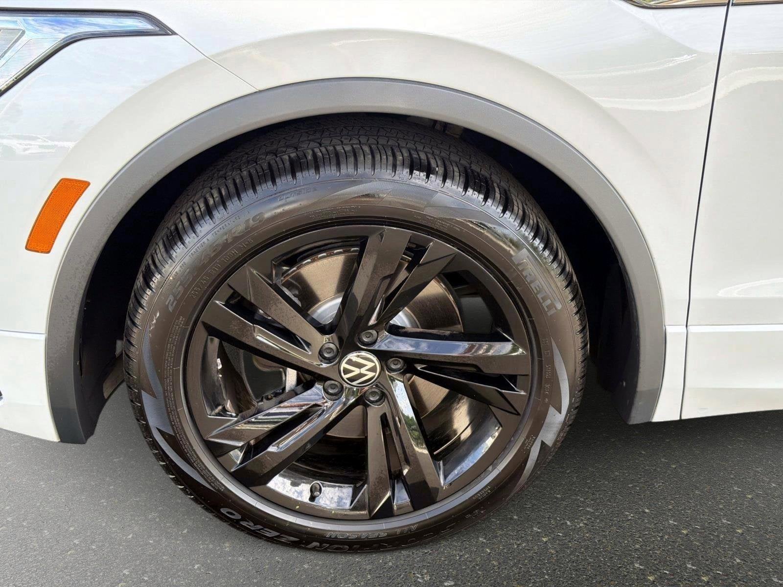 2024 Volkswagen Tiguan SE R-Line Black