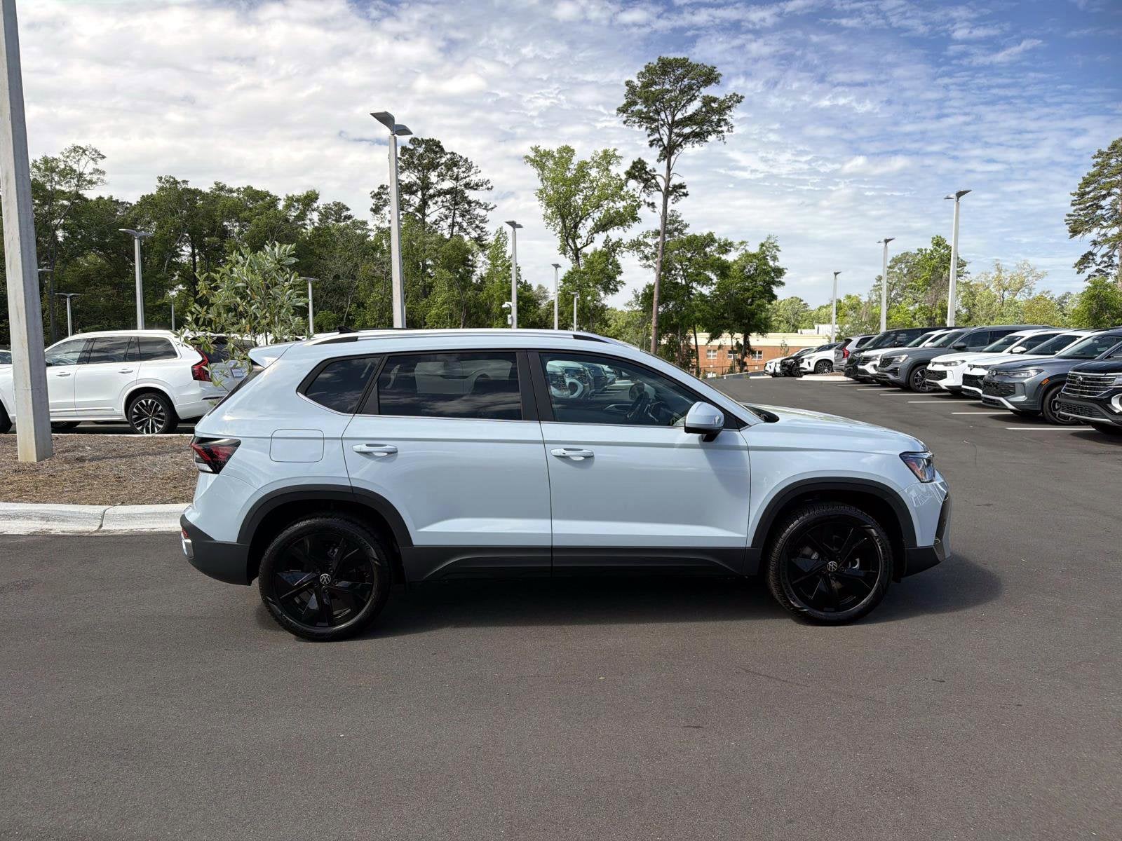 2026 Volkswagen Taos SE