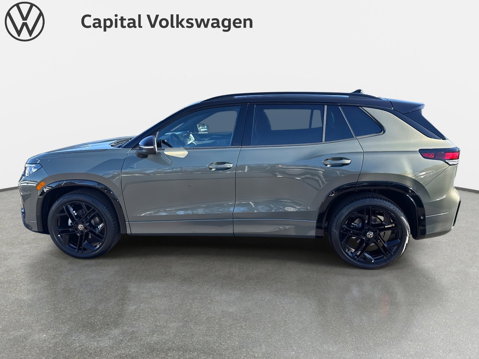 2026 Volkswagen Tiguan SE R-Line Black