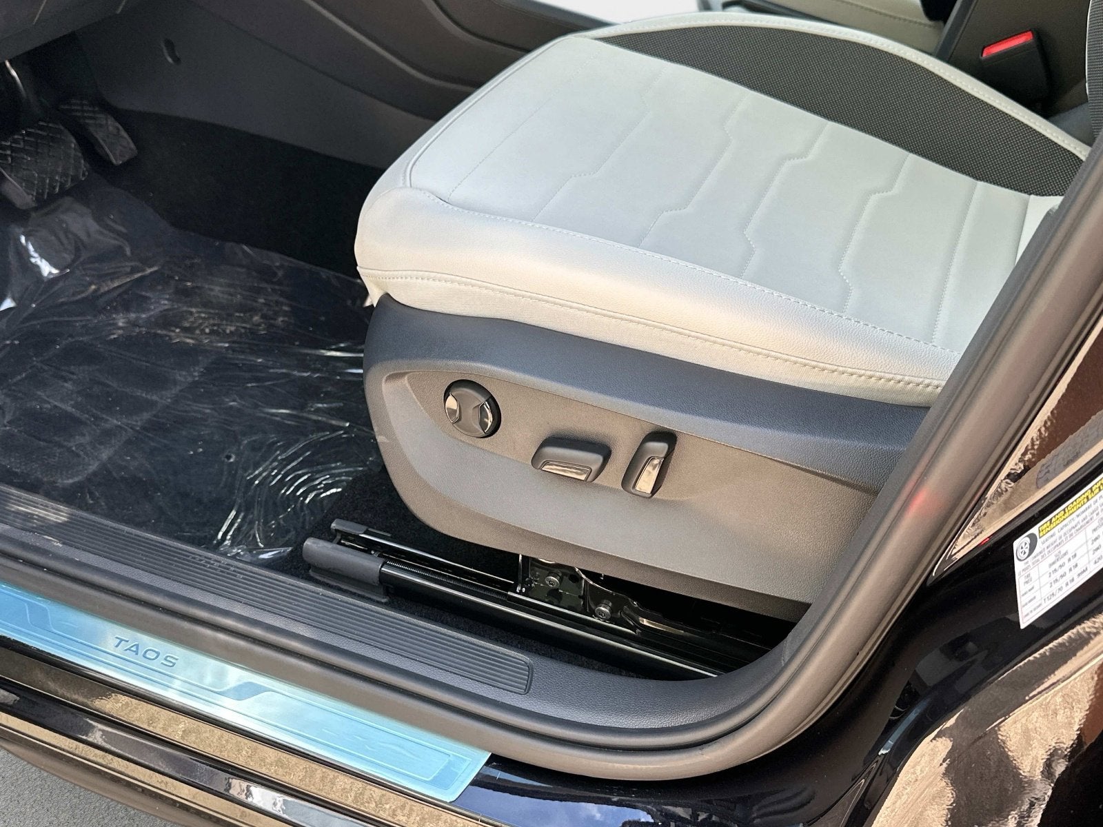 2025 Volkswagen Taos SE