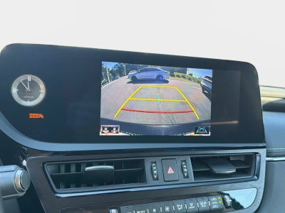 2022 Lexus ES ES 300h Luxury