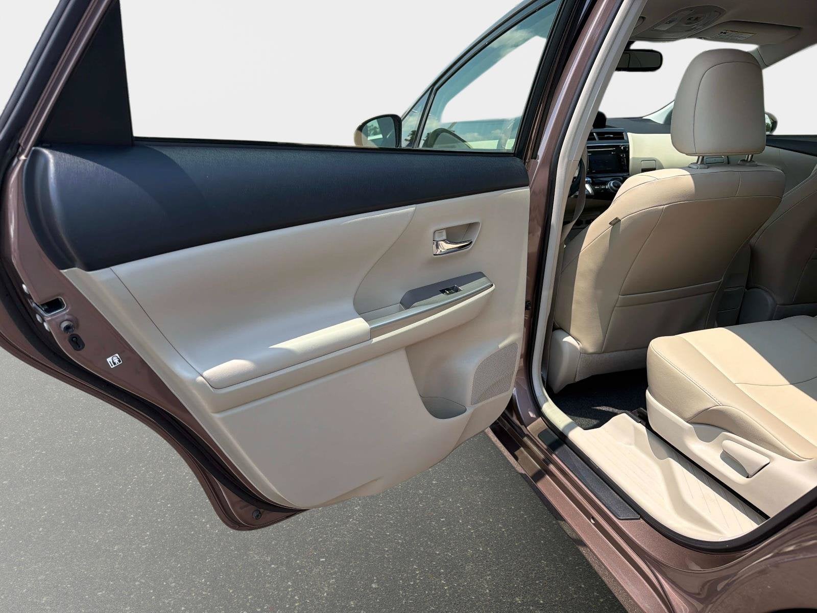 2017 Toyota Prius v Four