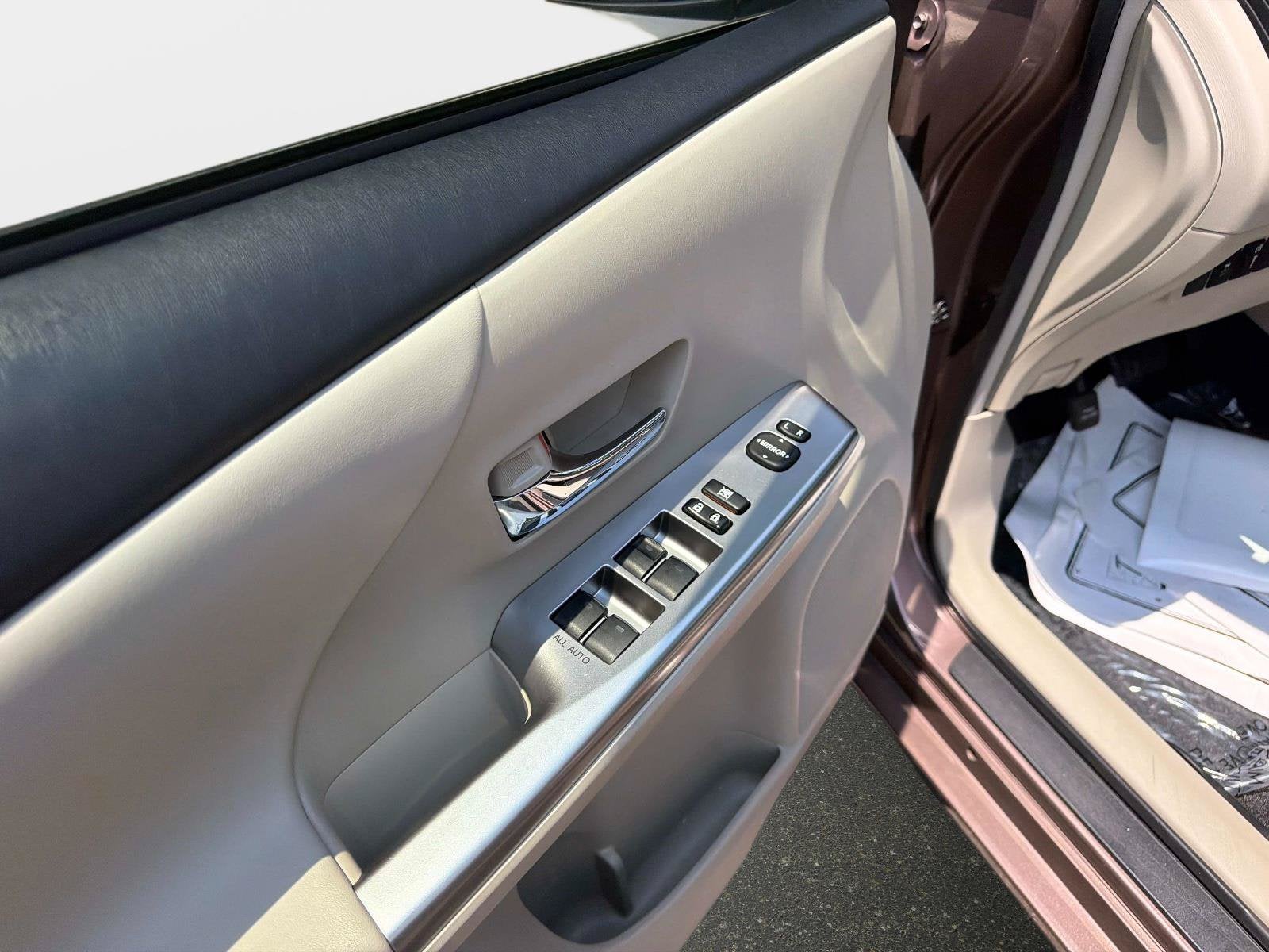 2017 Toyota Prius v Four