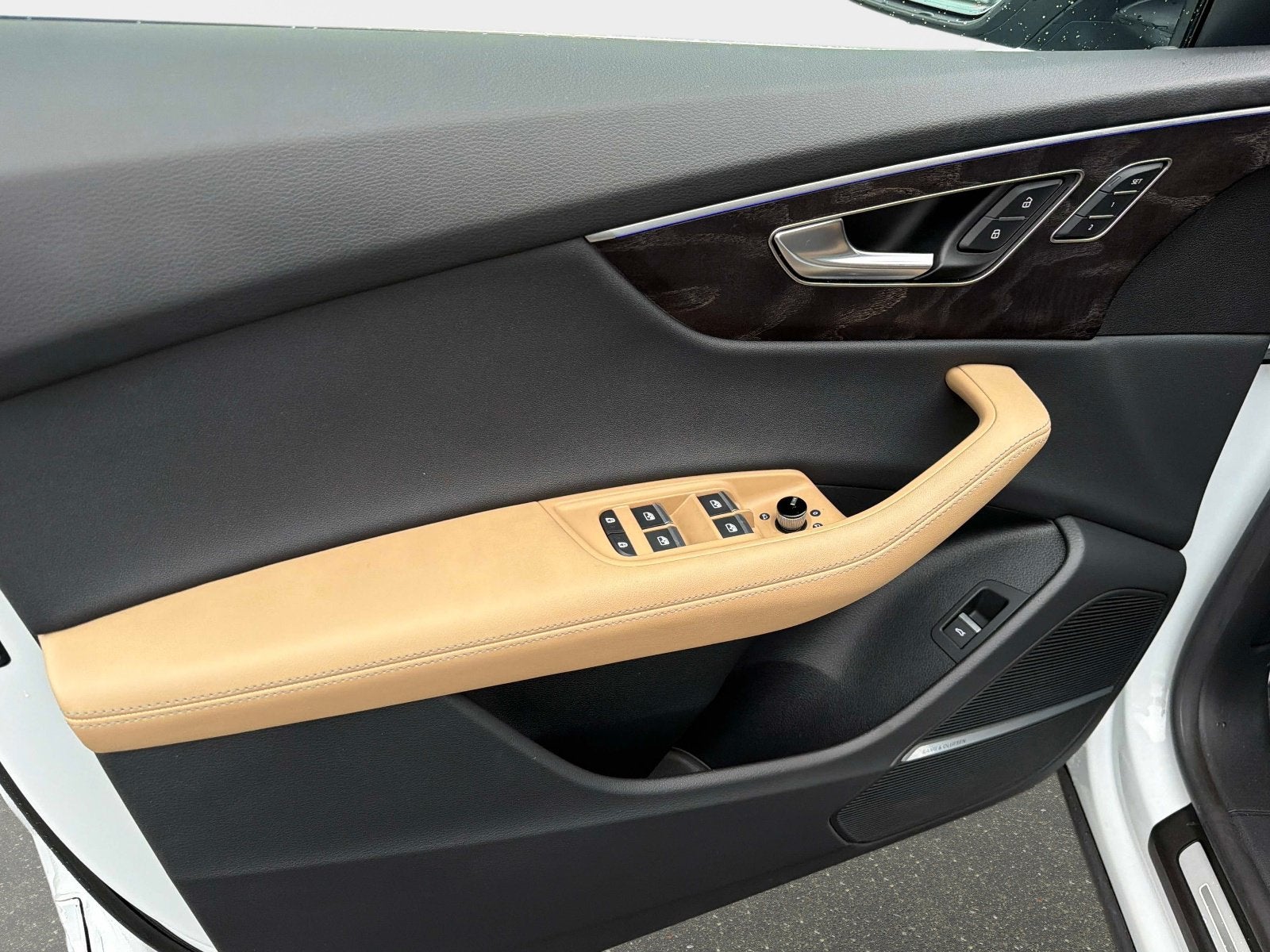 2025 Audi Q8 Premium Plus