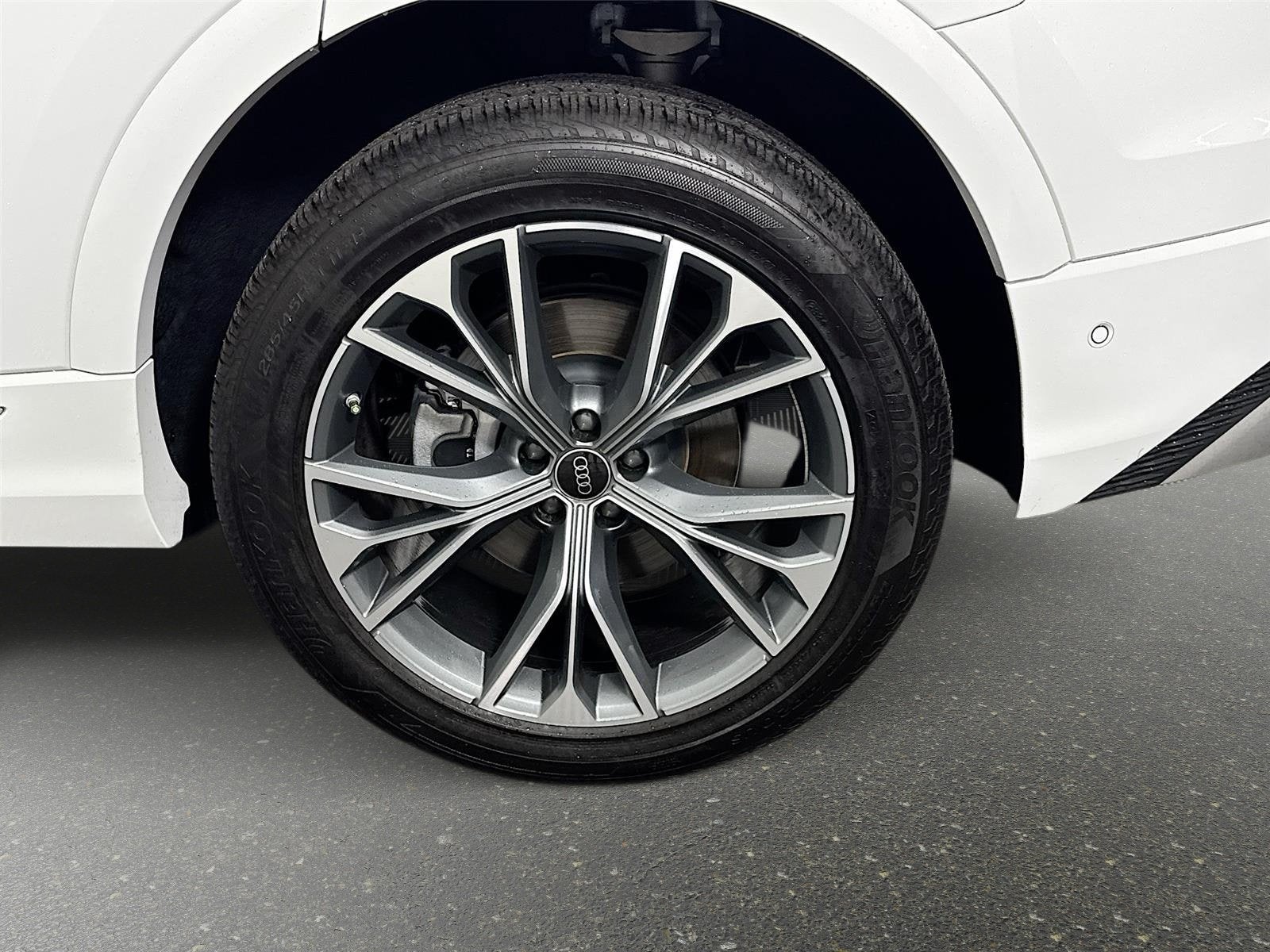 2025 Audi Q8 Premium Plus