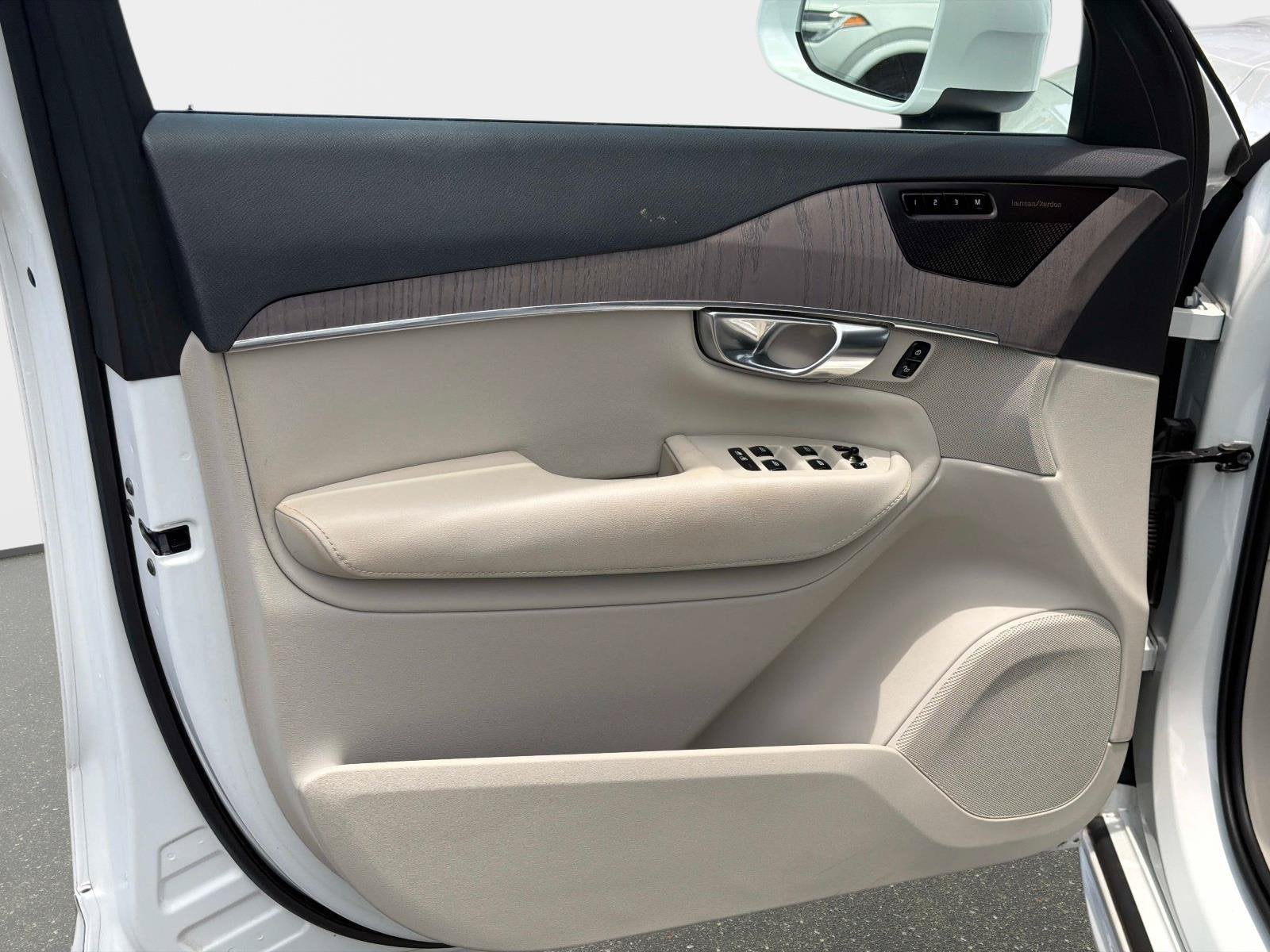 2023 Volvo XC90 Plus