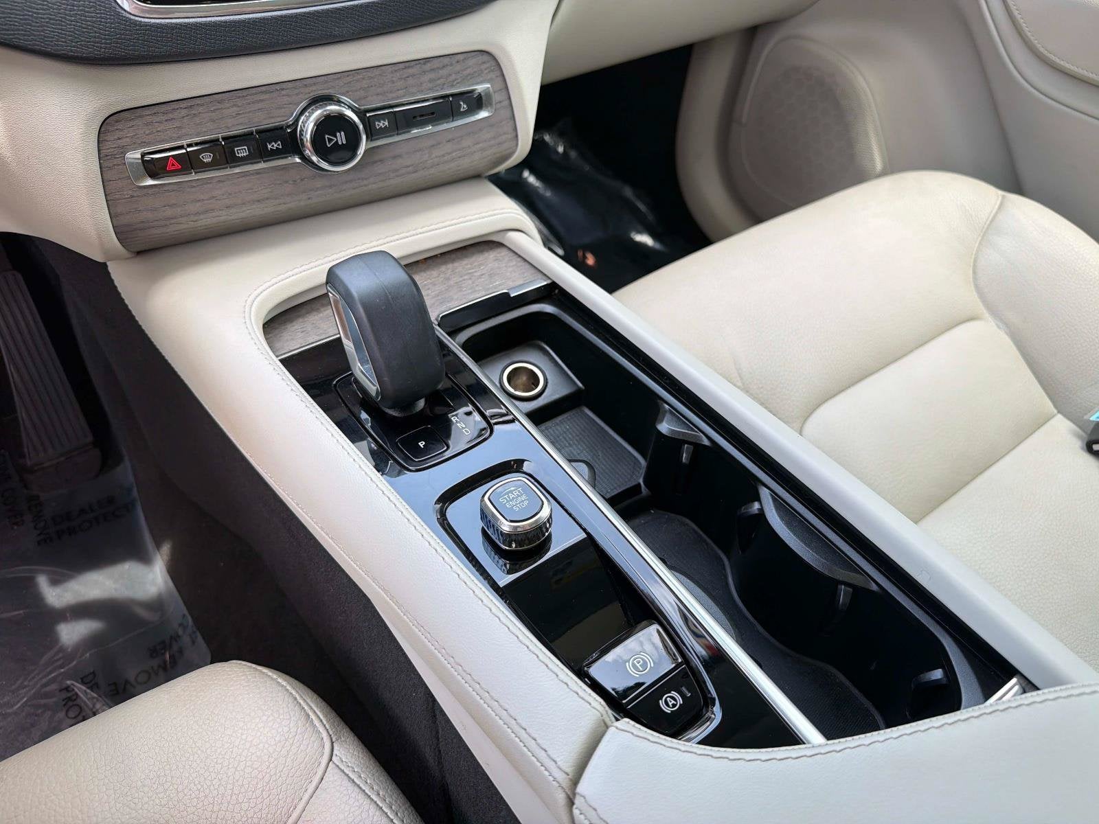 2023 Volvo XC90 Plus