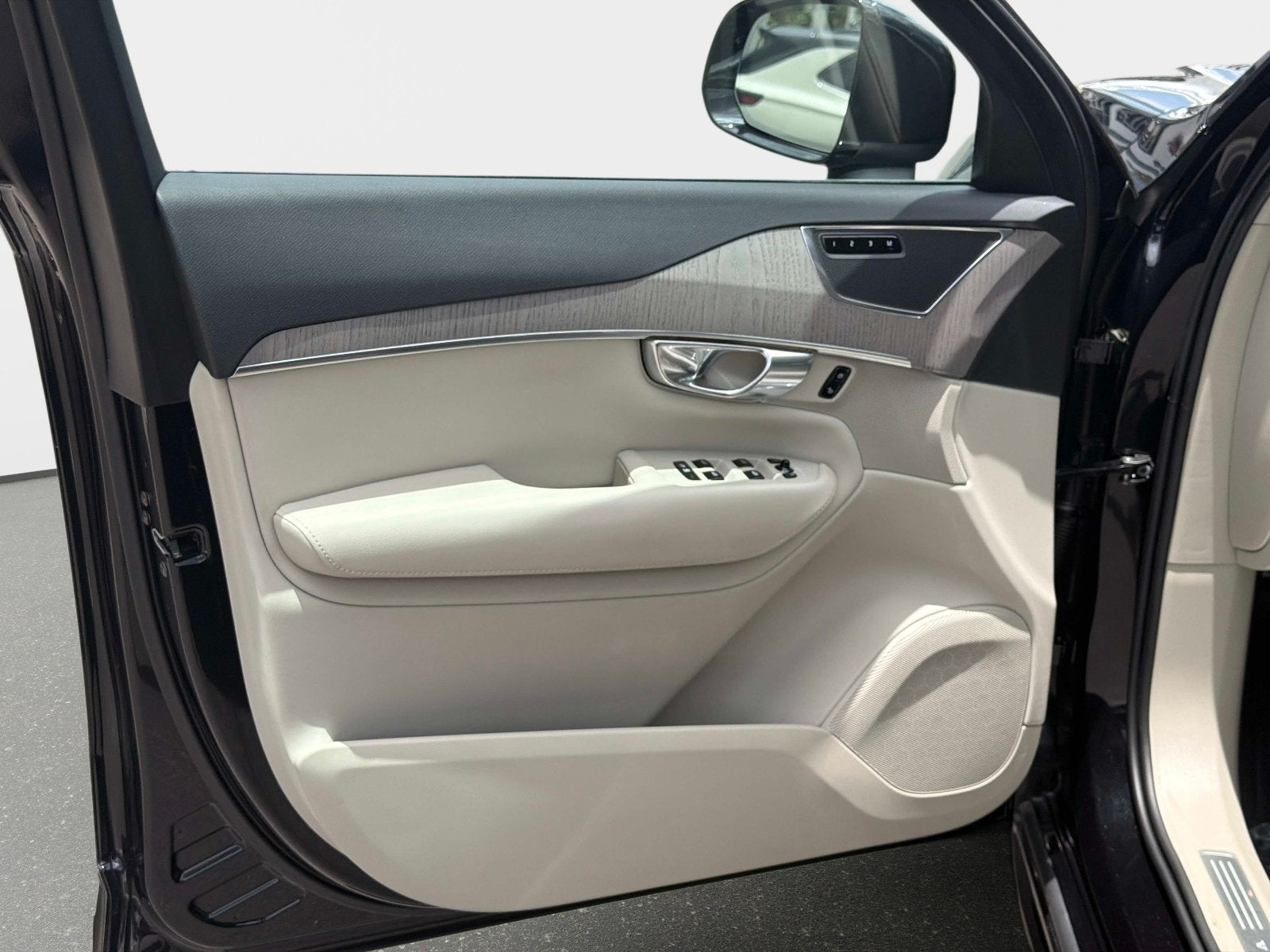 2025 Volvo XC90 Plus