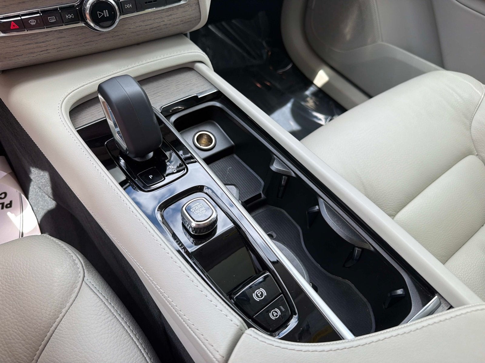 2025 Volvo XC90 Plus