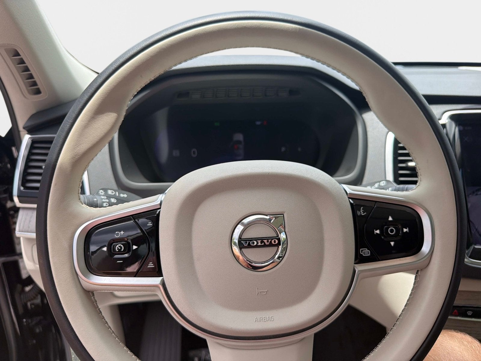 2025 Volvo XC90 Plus