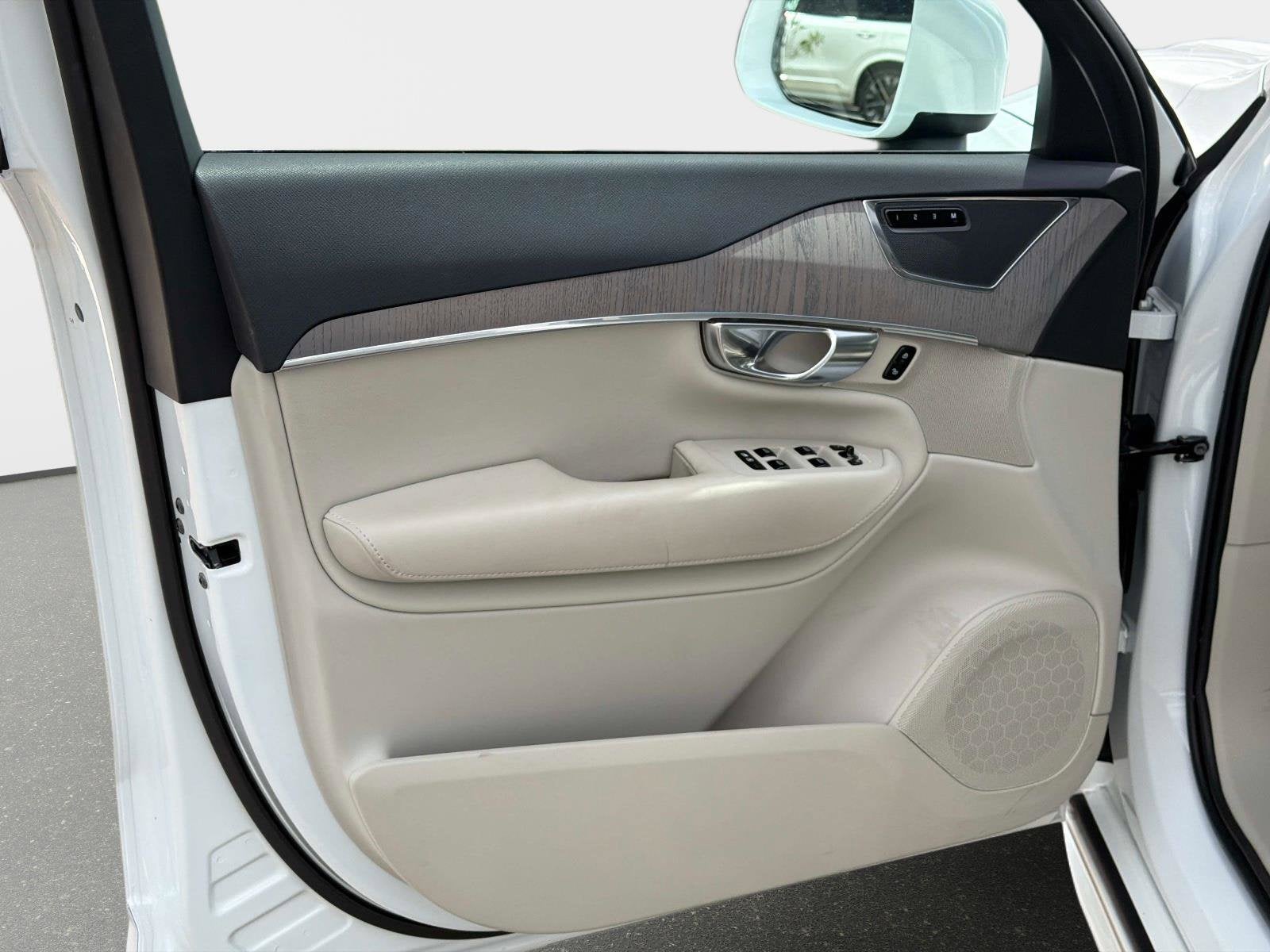 2025 Volvo XC90 Core