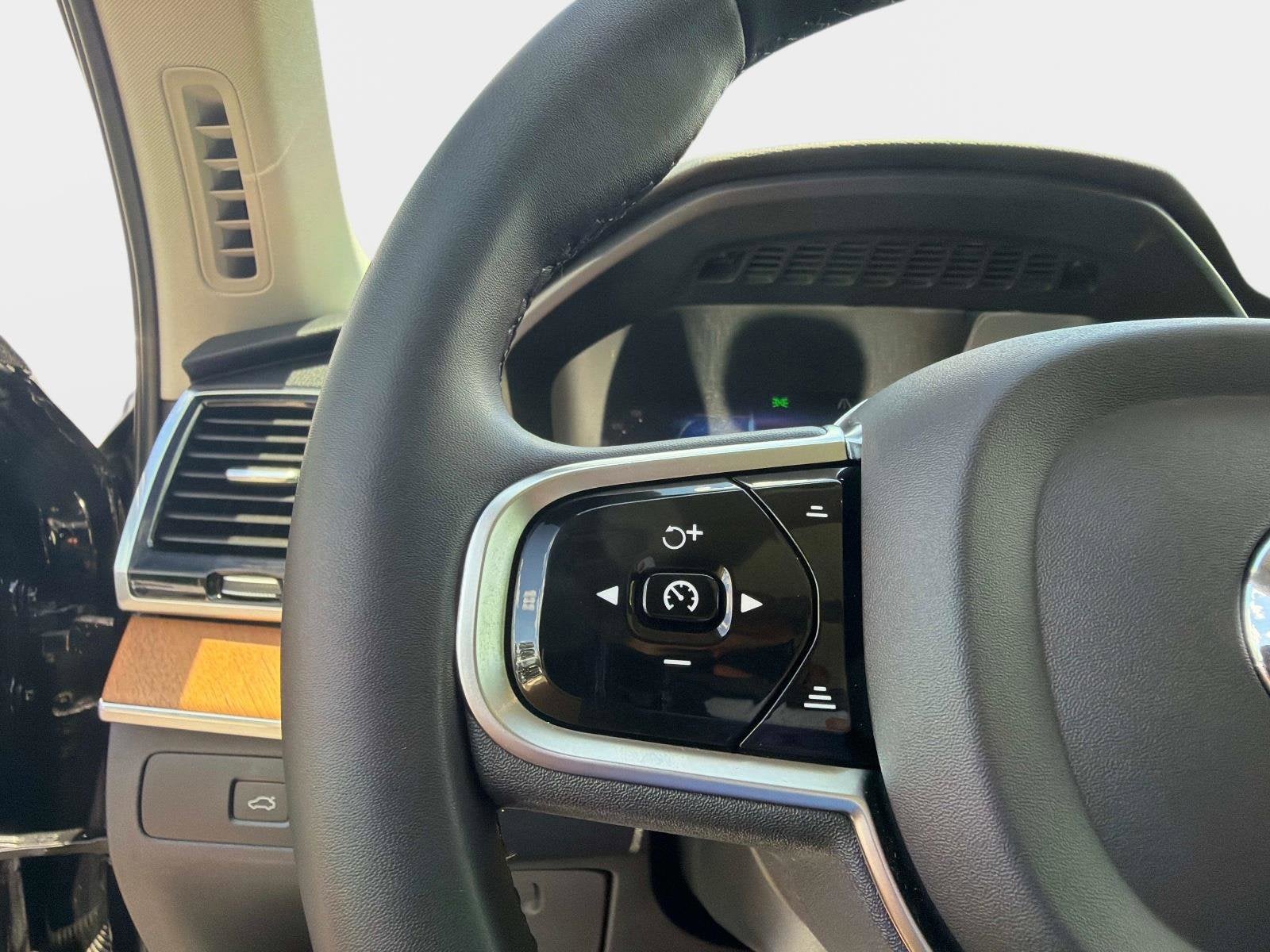 2023 Volvo XC90 Plus