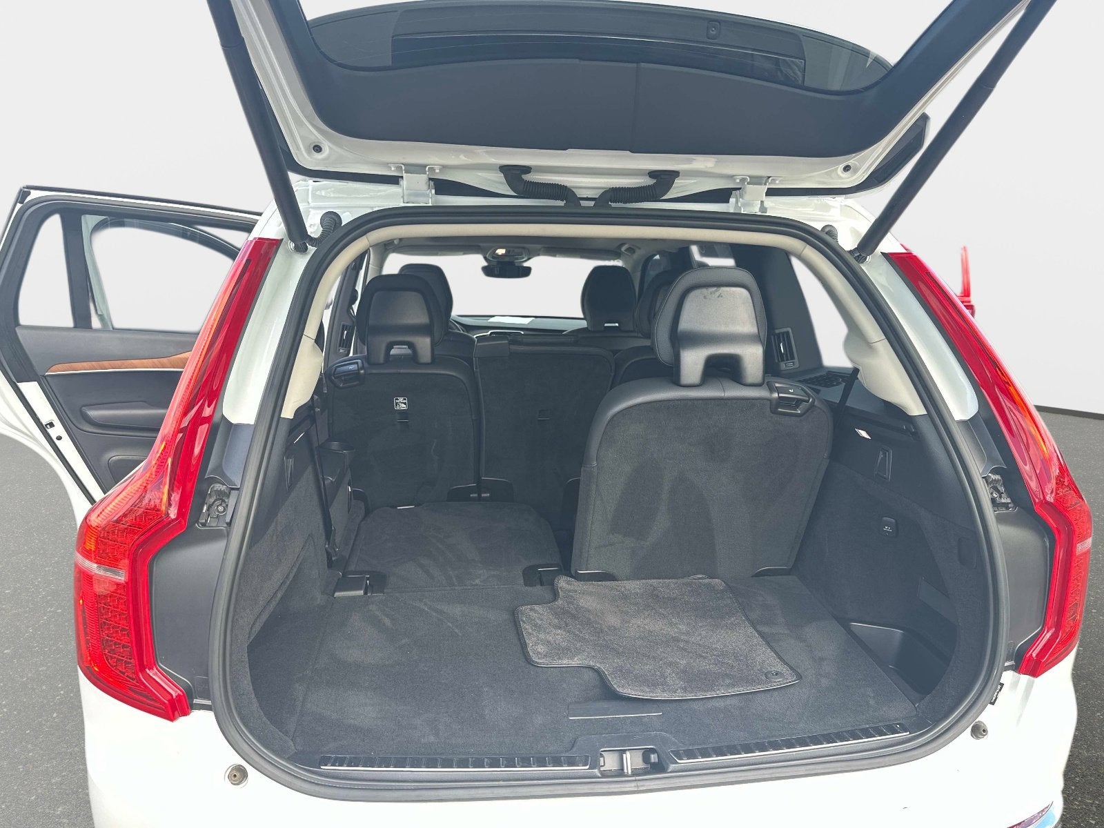 2023 Volvo XC90 Plus