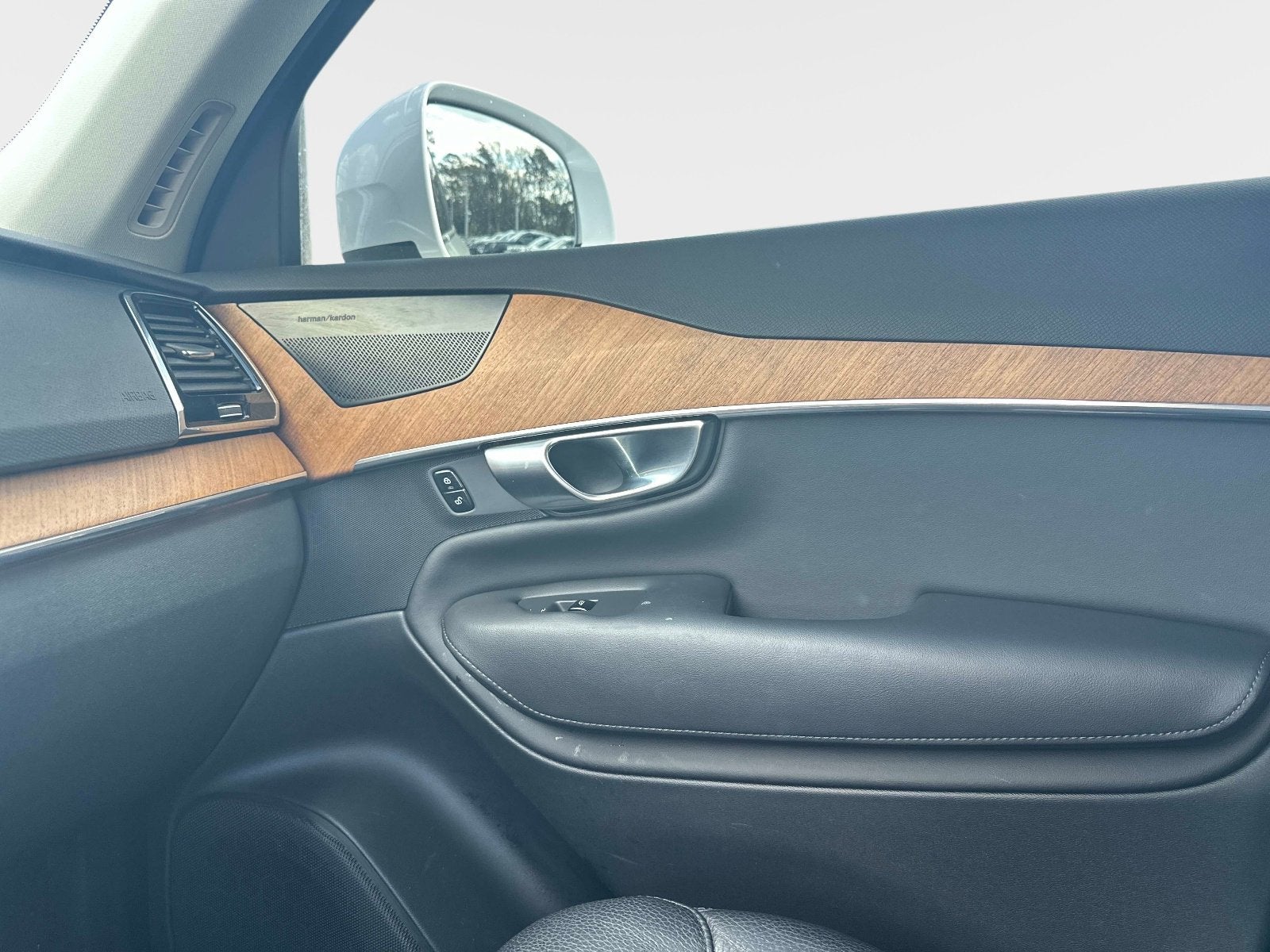 2023 Volvo XC90 Plus