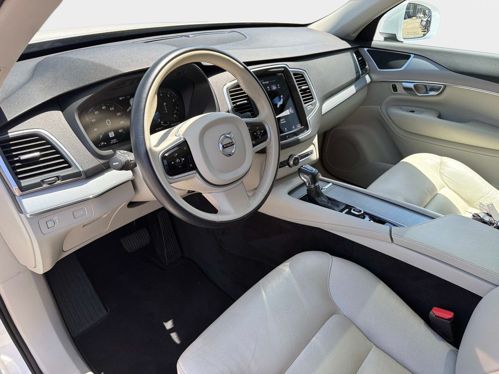 2021 Volvo XC90 Momentum