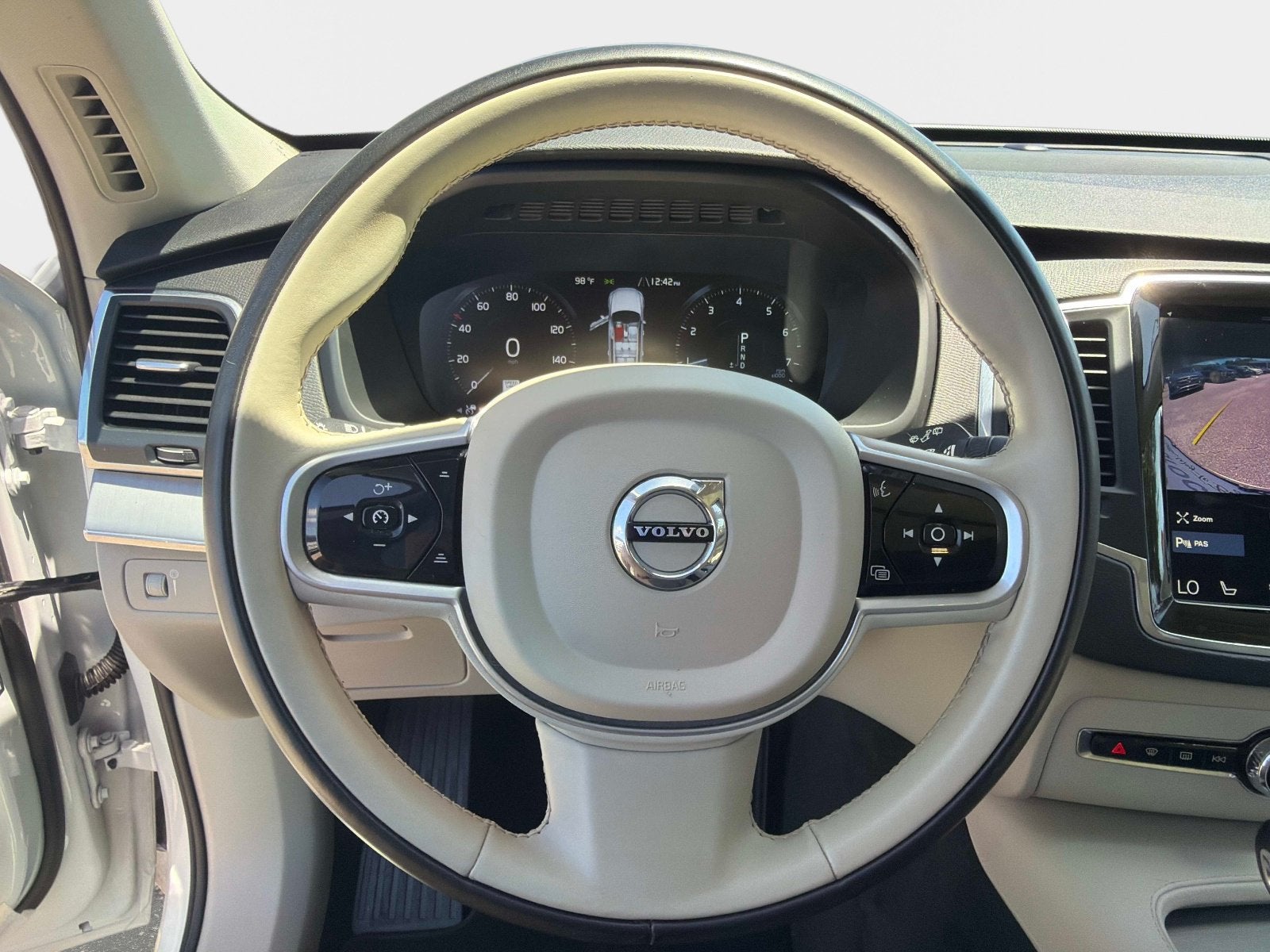 2021 Volvo XC90 Momentum