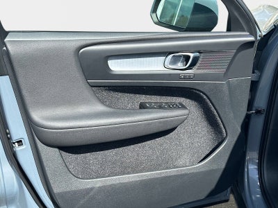 2021 Volvo XC40 Momentum