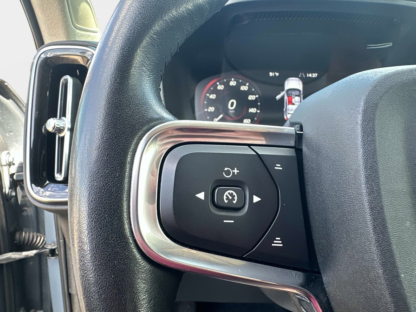 2021 Volvo XC40 Momentum