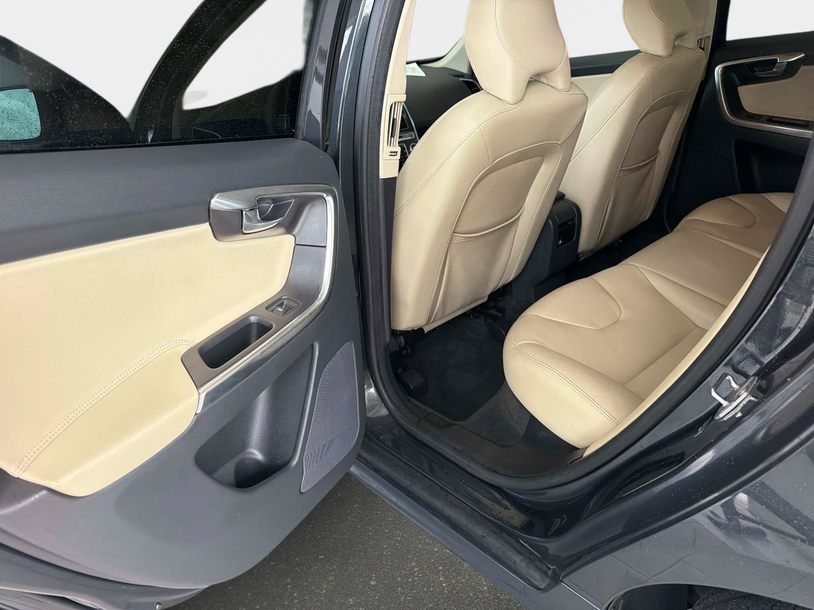 2016 Volvo XC60 T5 Drive-E Premier